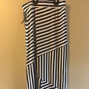 NWT maxi skirt. Apt. 9. Petite. Rayon/ Spandex.